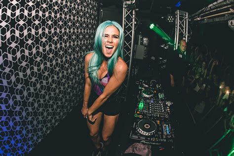 Tigerlilly | SAVETONIGHT