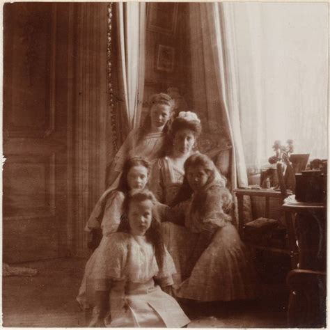 Empress Alexandra Feodorovna of Russia with her four daughters- Grand ...