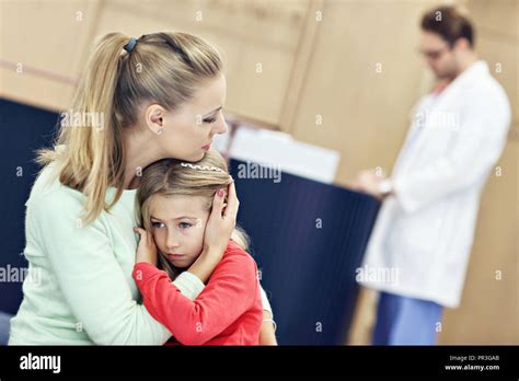 Baby hospital crying sick hi-res stock photography and images - Alamy