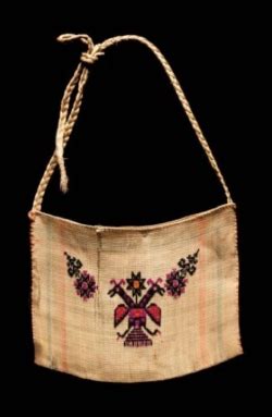 Morrales indígenas, parte esencial de la vestimenta de los pueblos