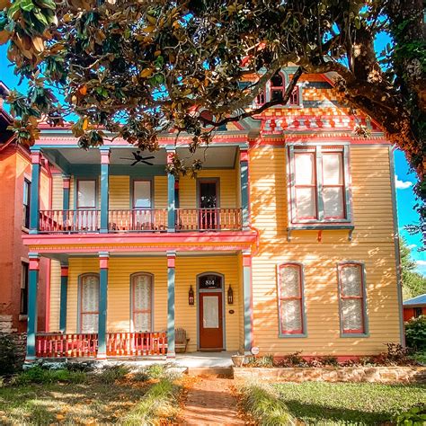 Colorful in East Nashville - Pretty Old Places