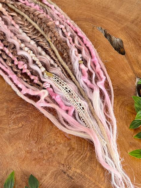 This unique way to tie a dread ponytail is blowing minds 5