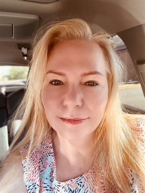 Kelly Collins | Bio