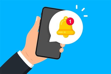 Рука держит телефон с уведомлением. оповещение на экране смартфона ...