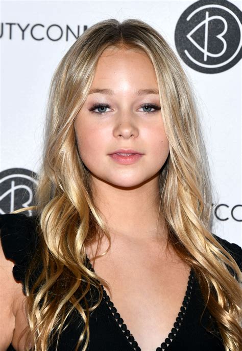 Ivy Mae Anderson - Beautycon Festival Los Angeles 2019 • CelebMafia