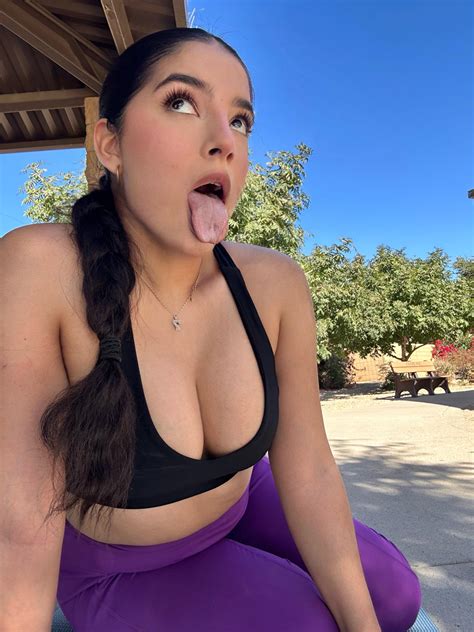 will you let me give you a bj in public? : r/AwaitingCum