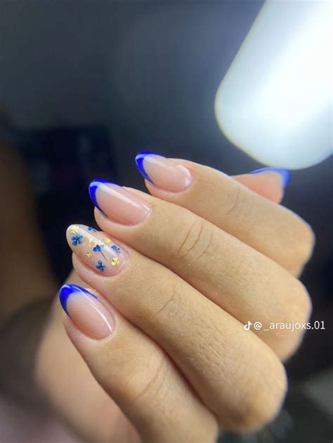 Unhas Amendoadas Decoradas Azul - Unhas de gel amendoadas pequenas | Unha azul claro decorada delicada ...