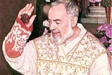 Actualizar 40+ imagen saint padre pio stigmata - Abzlocal.mx