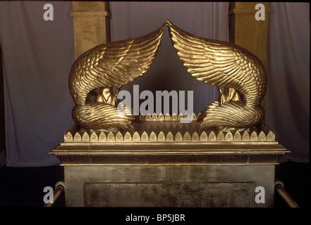 Arca ubicada en el Lugar Santísimo del tabernáculo. Según la Biblia ...
