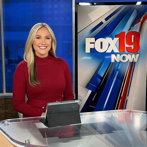 Alexis Cruz - New desk, same girl! HEY Cincinnati 👋 I am... | Facebook