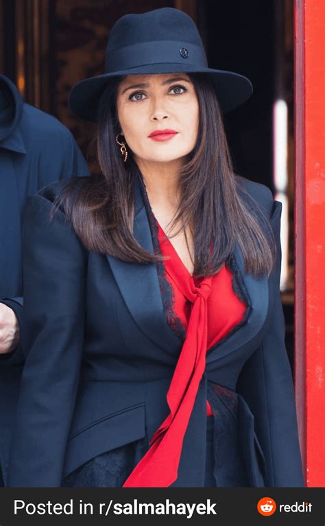 Salma Hayek : r/Celebswithbigtits