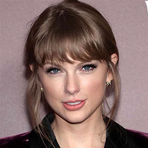 A Chronological Look at 25 Iconic Taylor Swift Hairstyles 16