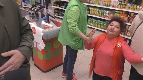 Наглые продавцы Пятерочки продают просрочку - YouTube