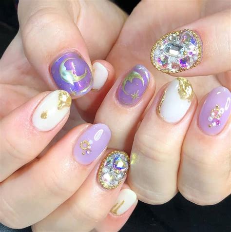 30 Ideas for White and Purple Nails You Should Definitely Try