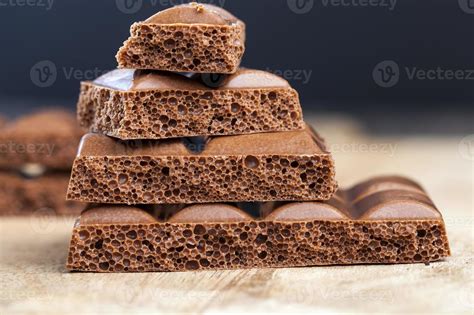 divided  pieces chocolate bar  stock photo  vecteezy