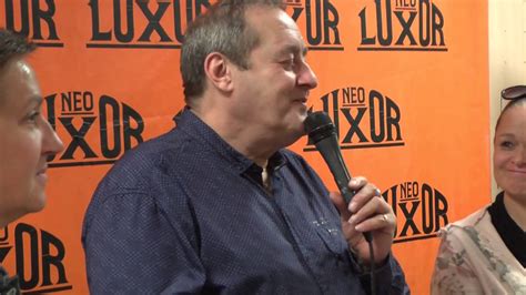 Peter Freestone pokřtil v Luxoru kuchařku Freddieho Mercuryho - YouTube