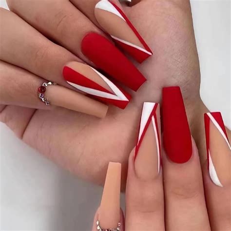 Minimalist aesthetics will soon transform these beautiful coffin nail designs 17