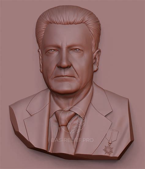 Бронзовый портретный барельеф на памятник