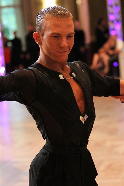 Мода на фетиш доминирует на паркете - Ballroom Style
