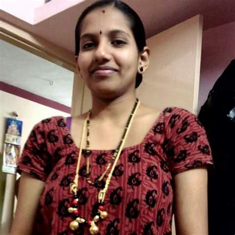 sexy tamil aunty posing  bra  beautiful sexy