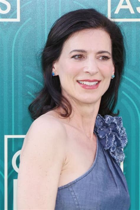 Perrey Reeves – HawtCelebs