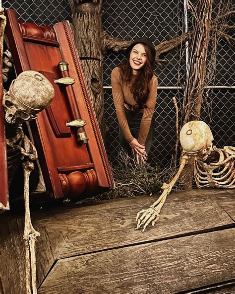 Ruth Reynolds (@ruth.a.reynolds) • Instagram photos and videos