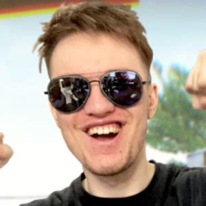RachelR - Streamer Overview & Stats · TwitchTracker