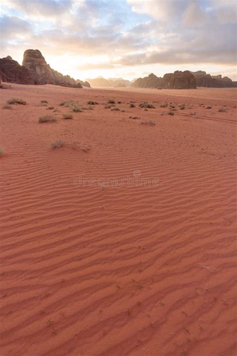 Wadi Rum sunrise stock image. Image of sunrise, travel - 11870483