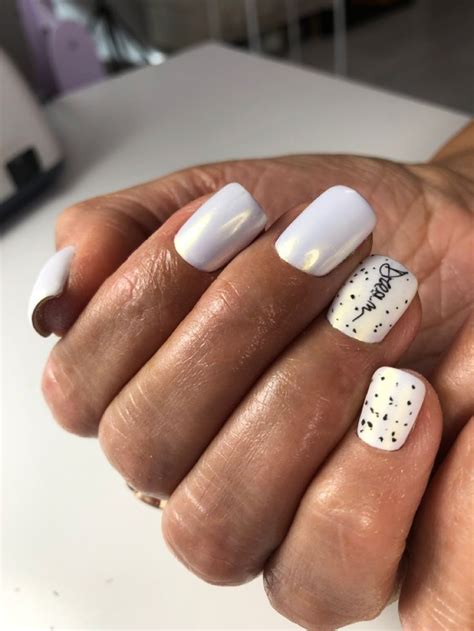 Жемчужная втирка на белом геле | Nails, Convenience store products ...