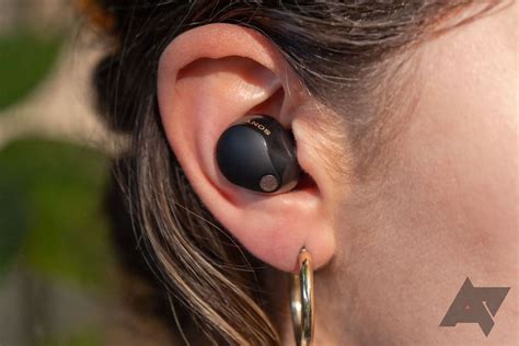 Do the Sony WF-1000XM5 earbuds have wireless charging?
