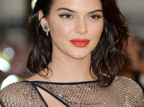 Sexy ! Kendall Jenner en string sur le tapis rouge du Gala du MET