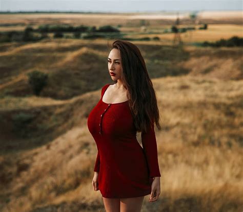 Louisa Khovanski dress colour combination, hot girls photoshoot ...
