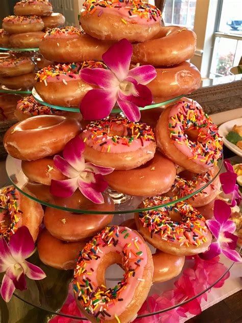Donut cake tower | Cake tower, Cake donuts, Food