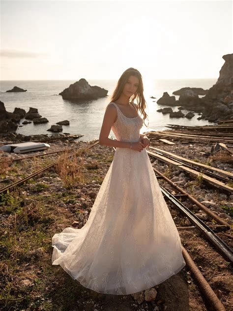 aria bridal - Fashion Professional