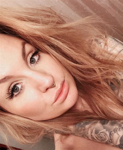 Hi beautiful souls, I’m ellie.. a 28y/o ONLYFANS newbie from northern