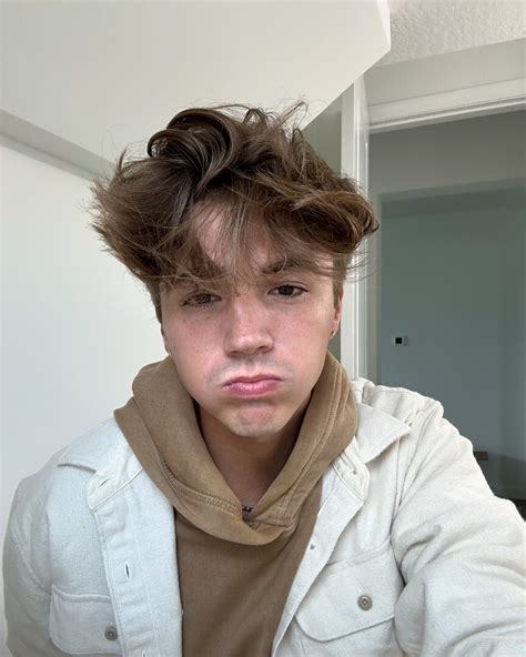 Bryce Parker | 2023 = beach bum | Instagram