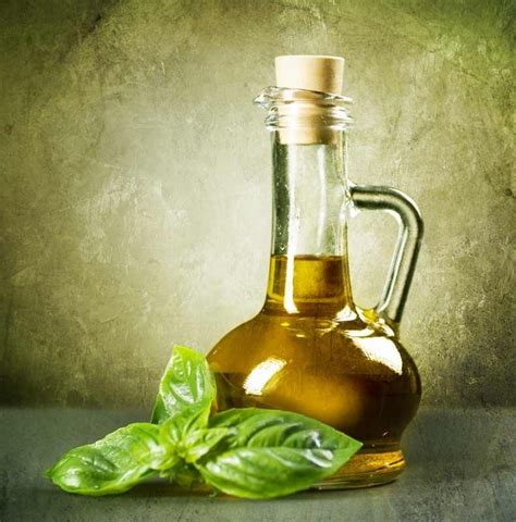 Масло базилика улучшит ваше здоровье | Olive oil, Infused olive oil, Oils