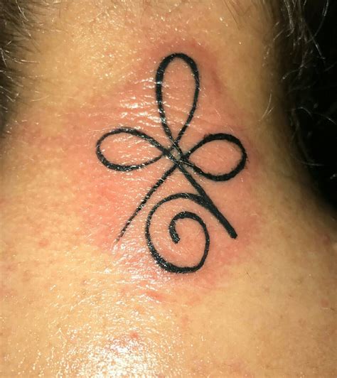 My tattoo #12. Celtic symbol for strength. Perfect for all I've been ...