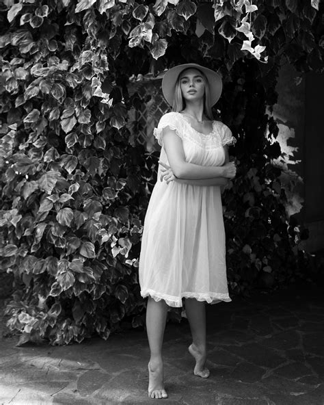 Anneth Dmitrieva's feet