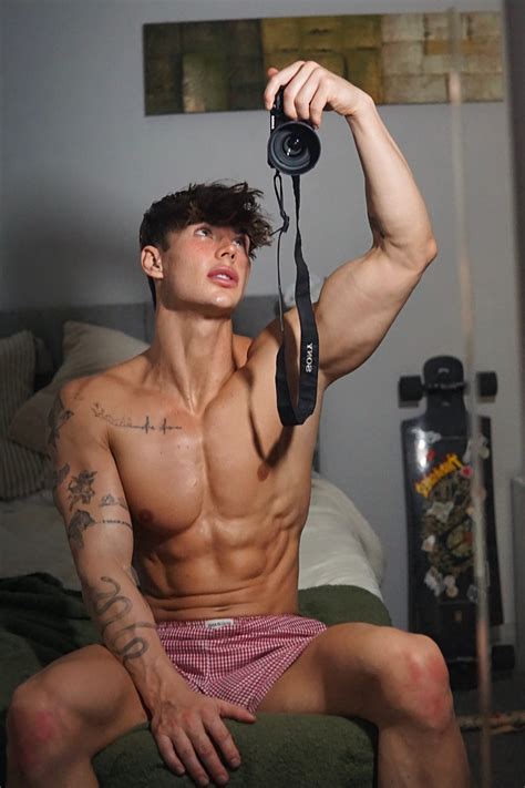 🥇 Melvin Moore onlyfans Model ️ Polls and Fans Reviews, Photo History