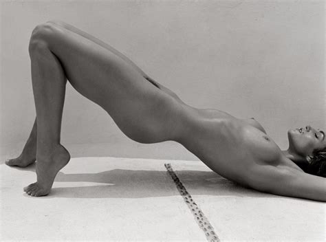 Cindy Crawford Nude (2 Photos) | #TheFappening
