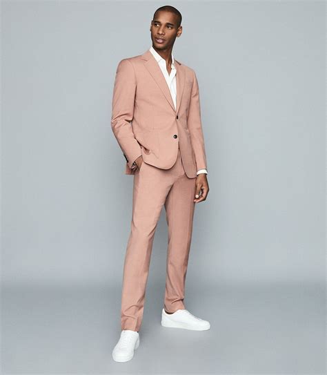 men pink trousers 1