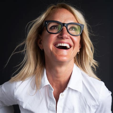 How Mel Robbins' 'let them' theory can help you pave your own way - Los
