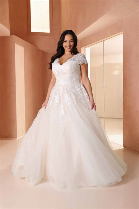 Abigail Wedding Dress - Azuree Bridal