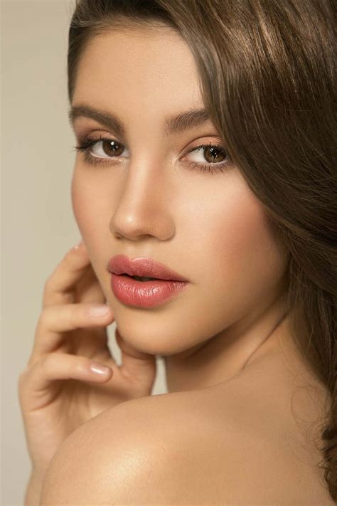 lips    swan center  plastic surgery