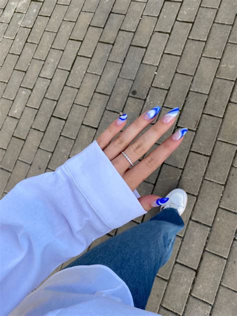 маникюр на длинные ногти 2021-2022 миндаль | Blue nail designs, Pretty ...