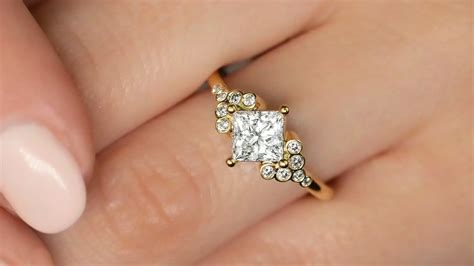 finger   wear  engagement ring