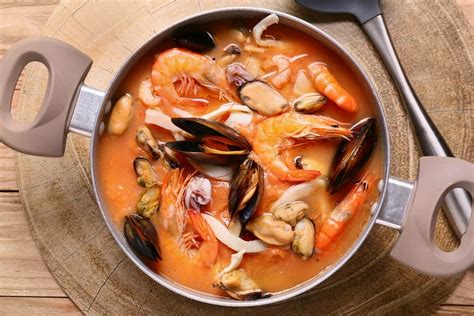 Zuppa di pesce: la ricetta della cucina povera preparata con gli scarti