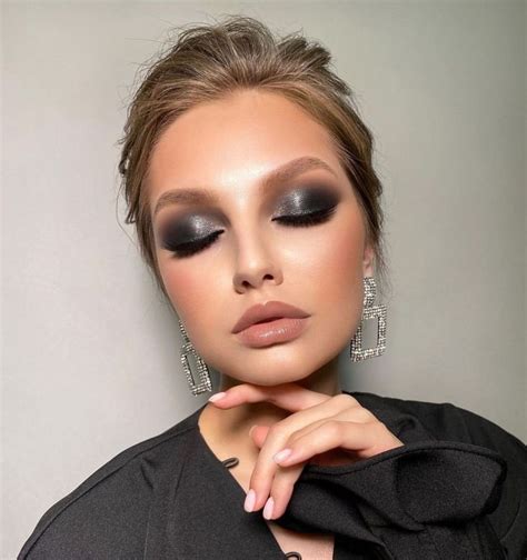 Elena Sanko MakeUp on Instagram: “🔥🔥🔥🔥 ОНЛАЙН МК «Чёрный Смоки со ...