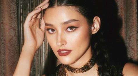 It’s Vampire Beauty Season, and Here’s How You Can It Wear For Halloween